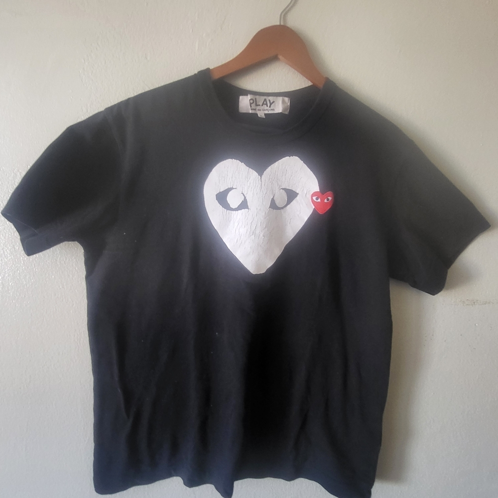 PLAY Comme des Garcons Black Tee with Heart Design